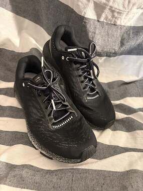 Under Armour Women's HOVR Machina Running Shoes Black 3021956-001